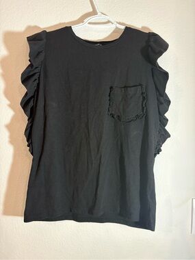 Storia Black Ruffle Sleeve Pocket Tee
